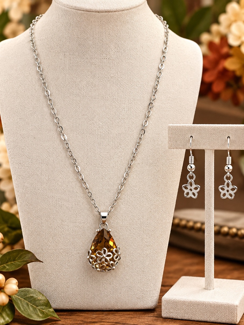 Floral Pendant Necklace & Earrings in Silver